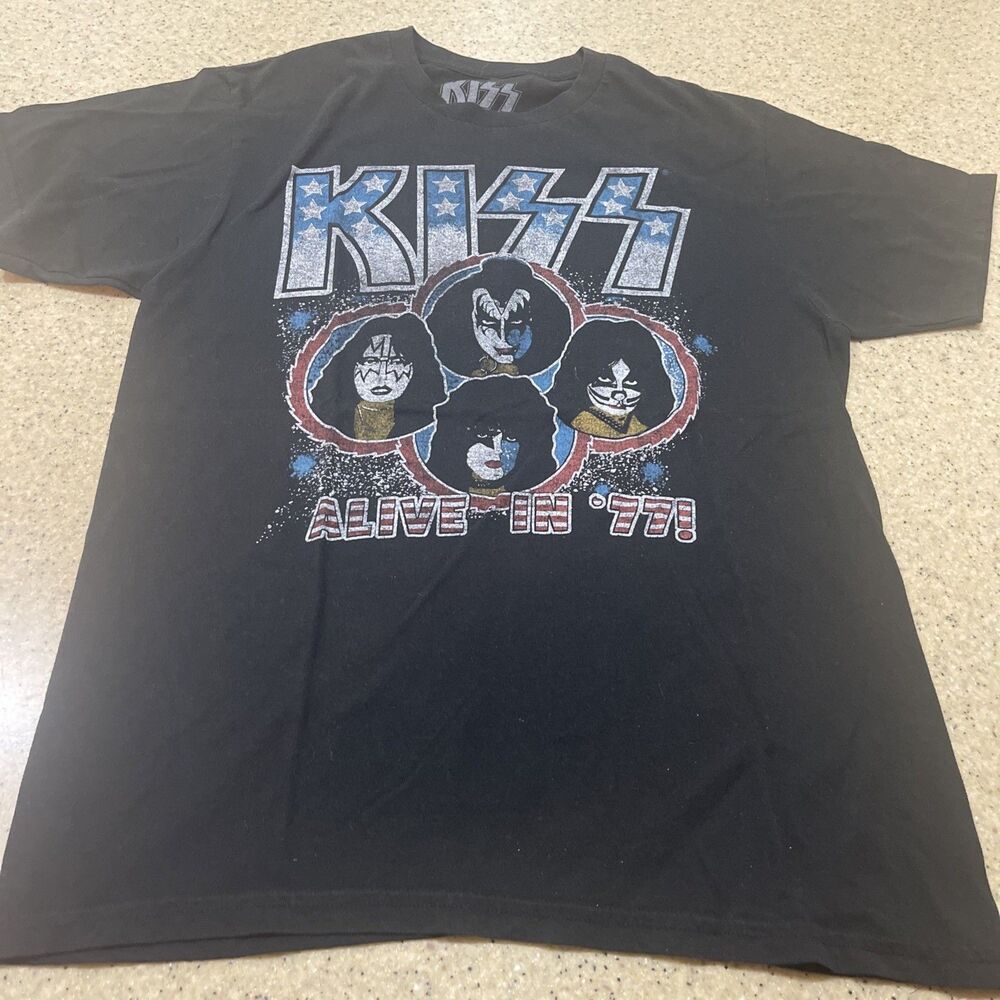 KISS Alive In ‘77 Concert T-Shirt Men's Medium Black Short Sleeve Crew Neck